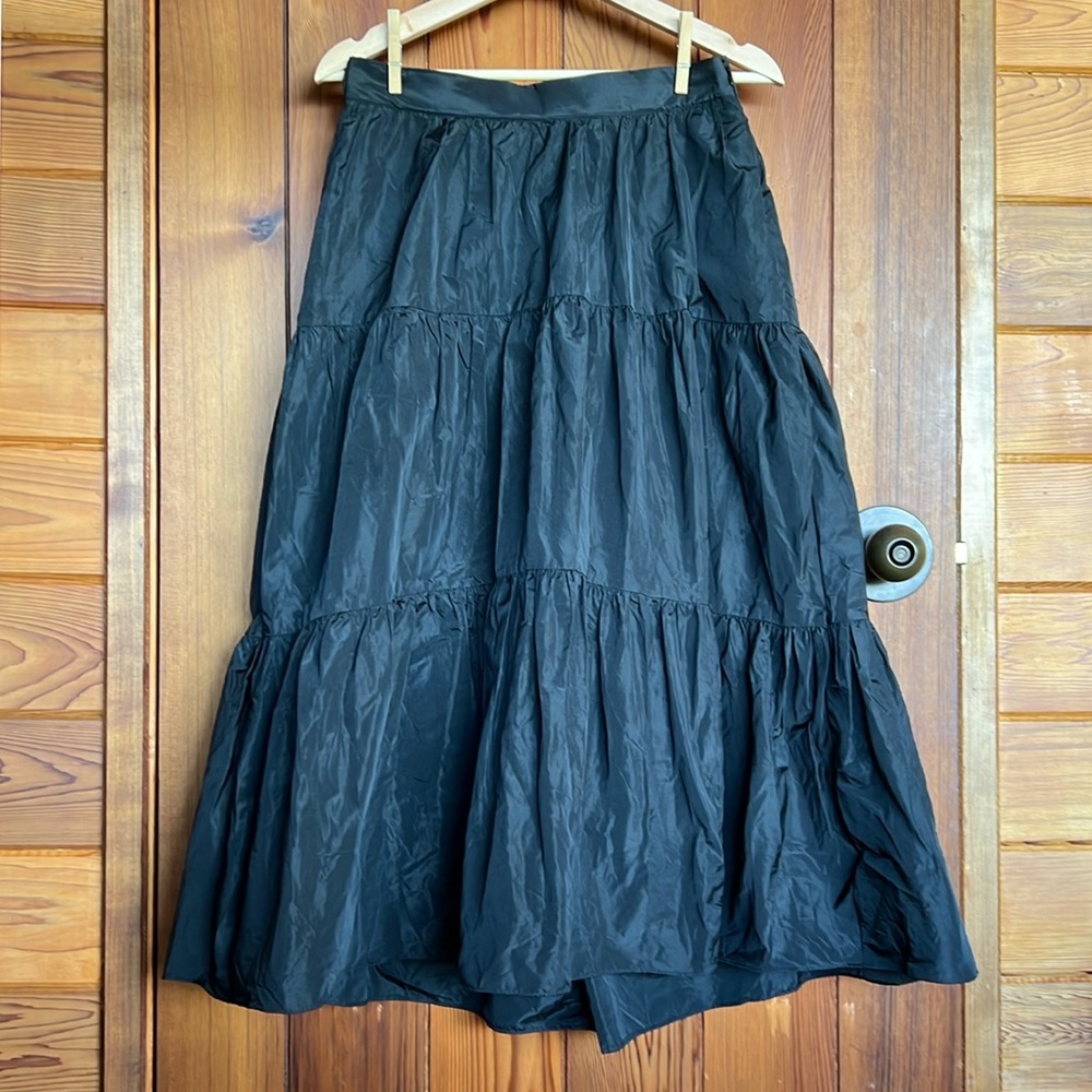 Wilfred Taffeta Tiered Midi Skirt in Black